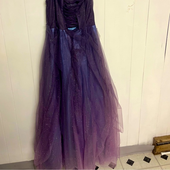Blue/purple dress. Lightly used, few loose threads, partially frayed. - Picture 3 of 10
